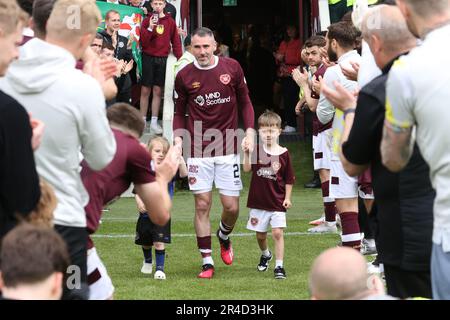 Tynecastle Park. 27. Mai 2023 Cinch-Premiership. Das Herz von Midlothian gegen Hibernian. Michael Smith verabschiedet sich nach seinem letzten Auftritt nach über 200 Spielen von den Herzen (Kredit: David Mollison/Alamy Live News) Stockfoto