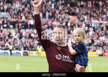 Tynecastle Park. 27. Mai 2023 Cinch-Premiership. Das Herz von Midlothian gegen Hibernian. Michael Smith verabschiedet sich nach seinem letzten Auftritt nach über 200 Spielen von den Herzen (Kredit: David Mollison/Alamy Live News) Stockfoto