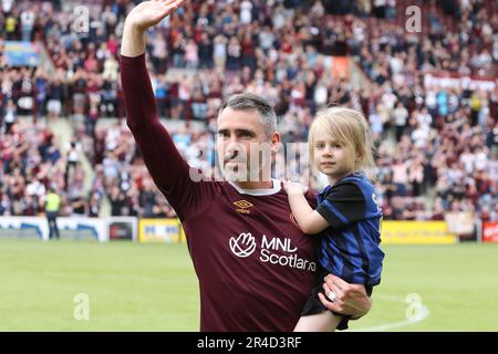 Tynecastle Park. 27. Mai 2023 Cinch-Premiership. Das Herz von Midlothian gegen Hibernian. Michael Smith verabschiedet sich nach seinem letzten Auftritt nach über 200 Spielen von den Herzen (Kredit: David Mollison/Alamy Live News) Stockfoto