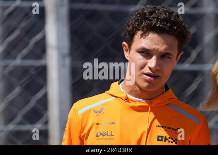 Mezzolombardo, Mezzolombardo, Italien. 27. Mai 2023. Der britische Fahrer Lando Norris wird im Paddock des FIA Formula 1 Grand Prix in Monaco auf dem Circuit de Monaco in Monaco gesehen. (Kreditbild: © Daisy Facinelli/ZUMA Press Wire) NUR REDAKTIONELLE VERWENDUNG! Nicht für den kommerziellen GEBRAUCH! Kredit: ZUMA Press, Inc./Alamy Live News Stockfoto