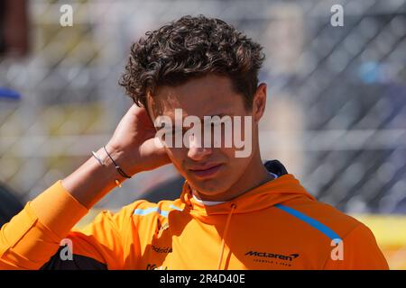 Mezzolombardo, Mezzolombardo, Italien. 27. Mai 2023. Der britische Fahrer Lando Norris wird im Paddock des FIA Formula 1 Grand Prix in Monaco auf dem Circuit de Monaco in Monaco gesehen. (Kreditbild: © Daisy Facinelli/ZUMA Press Wire) NUR REDAKTIONELLE VERWENDUNG! Nicht für den kommerziellen GEBRAUCH! Kredit: ZUMA Press, Inc./Alamy Live News Stockfoto