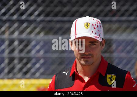 Mezzolombardo, Mezzolombardo, Italien. 27. Mai 2023. Der Monegasque-Fahrer Charles Leclerc wird am samstag beim FIA Formel 1 Grand Prix in Monaco auf dem Circuit de Monaco in Monaco in der Garage gesehen. (Kreditbild: © Daisy Facinelli/ZUMA Press Wire) NUR REDAKTIONELLE VERWENDUNG! Nicht für den kommerziellen GEBRAUCH! Kredit: ZUMA Press, Inc./Alamy Live News Stockfoto