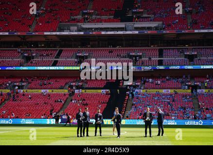 Die Spieler von Coventry City besichtigen das Spielfeld vor dem Sky Bet Championship Play-Off-Finale im Wembley Stadium, London. Foto: Samstag, 27. Mai 2023. Stockfoto