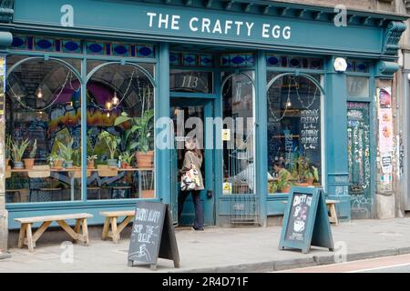 Das Crafty Egg Cafe in Stokes Croft Bristol UK Stockfoto