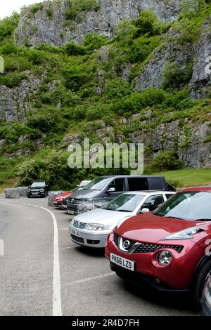 Rund um die Cheddar Gorge eine Touristenattraktion in Somerset UK Parkplatz für Besucher. Stockfoto