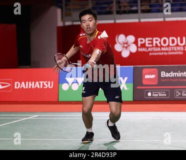 Kuala Lumpur, Malaysia. 27. Mai 2023. Chinas Weng Hongyang tritt am 27. Mai 2023 bei den Malaysia Masters 2023 in Kuala Lumpur, Malaysia, im Halbfinale der Männer gegen Lin Chun-Yi aus Chinesisch Taipeh an. Kredit: Wong Fok Loy/Xinhua/Alamy Live News Stockfoto