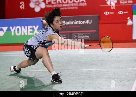 Kuala Lumpur, Malaysia. 27. Mai 2023. Japans Yamaguchi Akane kehrt während des Halbfinalspiels der Frauen gegen Chinas Han Yue auf der Malaysia Masters 2023 in Kuala Lumpur, Malaysia, am 27. Mai 2023 zurück. Kredit: Wong Fok Loy/Xinhua/Alamy Live News Stockfoto
