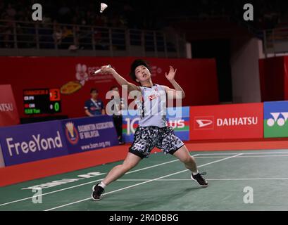 Kuala Lumpur, Malaysia. 27. Mai 2023. Japans Yamaguchi Akane kehrt während des Halbfinalspiels der Frauen gegen Chinas Han Yue auf der Malaysia Masters 2023 in Kuala Lumpur, Malaysia, am 27. Mai 2023 zurück. Kredit: Wong Fok Loy/Xinhua/Alamy Live News Stockfoto