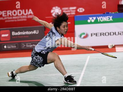 Kuala Lumpur, Malaysia. 27. Mai 2023. Japans Yamaguchi Akane kehrt während des Halbfinalspiels der Frauen gegen Chinas Han Yue auf der Malaysia Masters 2023 in Kuala Lumpur, Malaysia, am 27. Mai 2023 zurück. Kredit: Wong Fok Loy/Xinhua/Alamy Live News Stockfoto