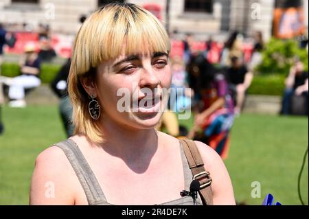 London, Großbritannien. 27. Mai 2023. Rosa Hicks, nur Stop Oil, nicht My Bill Protest. Aktivisten mehrerer Organisationen protestierten am Parliament Square gegen das Gesetz über die öffentliche Ordnung von 2023, das am 3. 2023. Mai in Kraft trat. Stockfoto