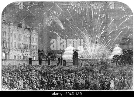 Das Friedensfest: Das Feuerwerk, gezeichnet aus der Mall, in St. James's Park, 1856. Londoner feiern das Ende des Krimkrieges. „... der Effekt war so ähnlich wie der, der von einer chemischen Fabrik in Flammen erzeugt wird... die Luft über dem Park und über eine gewisse Distanz um ihn herum leuchtete mit dem Feuer von Sonnen, Sternen, Kometen und Luftschlangen - der Flug von Raketen, Muscheln, Und römische Kerzen - der Abstieg von Meteoren, Fallschirmen und Schauern aus Perlen, Silber und goldenem Regen. Leuchtende Schlangen und Glühwürmchen jagten sich gegenseitig durch ein Meer aus Licht, ruhten auf einem Bett aus aufgebrachtem Huma Stockfoto