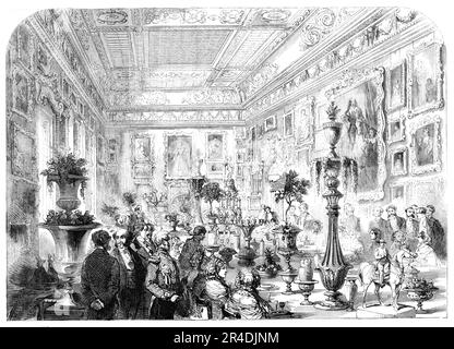 Hochzeit von Sir Robert Peel und Lady Emily Hay - The Dejeuner in the Waterloo Gallery at Apsley House, [London], 1856. „Der Tisch, der ein Wunder der Verzierung war, von Ende zu Ende der Galerie ausgezogen; und an jedem Ende stieg er... verziert mit Girlanden aus Blumen, den zwei gigantischen Kerzenabbern der russischen Porphyrie... in der Mitte des Tisches war das gefeierte portugiesische Plateau, das sich in massivem Silber ausbreitete, 1,20 Meter. Vom Zentrum aus... Rosen Sie den eleganten Hochzeitskuchen... Orangenbäume, die reife Früchte und Blüten tragen, vergießen ihre Gerüche auf dem Tisch... das berühmte Dresden Stockfoto