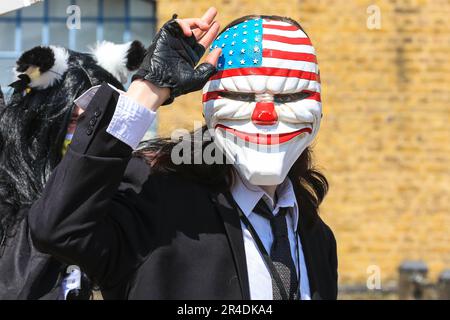 London, Großbritannien. 27. Mai 2023. Fans und Besucher der Comic Con London treffen sich im Excel London zu der 3-tägigen Feier von Cosplay und Popkultur in lustigen Outfits und Kostümen. Kredit: Imageplotter/Alamy Live News Stockfoto