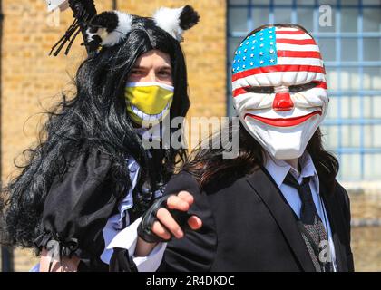 London, Großbritannien. 27. Mai 2023. Fans und Besucher der Comic Con London treffen sich im Excel London zu der 3-tägigen Feier von Cosplay und Popkultur in lustigen Outfits und Kostümen. Kredit: Imageplotter/Alamy Live News Stockfoto