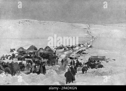 "Les Russes en perse et en armenie; Sur la Route d'Erzeroum: Etat-major de la 4. Division des chasseurs du Caucase, campe au sommet du plateau de Kargabazar", 1916. Aus „L'Album de la Guerre 1914-1919, Volume I“ [L'Illustration, Paris, 1924]. Stockfoto