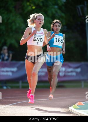 Kate Axford, ehemalige britische Hockeyspielerin, tritt nun um England an und gewann die Women’s 3000m auf der Loughborough International, Paula Radcliffe Athleti Stockfoto