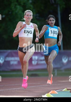 Kate Axford, ehemalige britische Hockeyspielerin, tritt nun um England an und gewann die Women’s 3000m auf der Loughborough International, Paula Radcliffe Athleti Stockfoto