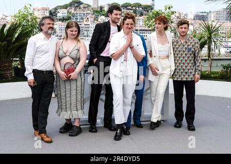 Carlo Cresto-Dina, Lou Roy-Lecollinet, Josh O'Connor, Alice Rohrwacher, Alba Rohrwacher, Carol Duarte und Vincenzo Nemolato beim Photocall zum Kinofilm 'La Chimera' auf dem Festival de Cannes 2023 / 76. Internationale Filmfestspiele von Cannes am Palais des Festivals. Cannes, 27.05.2023 Stockfoto