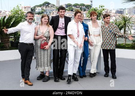 Carlo Cresto-Dina, Lou Roy-Lecollinet, Josh O'Connor, Alice Rohrwacher, Alba Rohrwacher, Carol Duarte und Vincenzo Nemolato beim Photocall zum Kinofilm 'La Chimera' auf dem Festival de Cannes 2023 / 76. Internationale Filmfestspiele von Cannes am Palais des Festivals. Cannes, 27.05.2023 Stockfoto