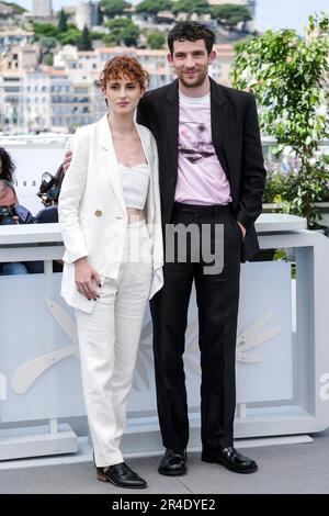 Carol Duarte und Josh O'Connor beim Photocall zum Kinofilm 'La Chimera' auf dem Festival de Cannes 2023 / 76. Internationale Filmfestspiele von Cannes am Palais des Festivals. Cannes, 27.05.2023 Stockfoto