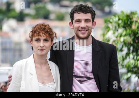 Carol Duarte und Josh O'Connor beim Photocall zum Kinofilm 'La Chimera' auf dem Festival de Cannes 2023 / 76. Internationale Filmfestspiele von Cannes am Palais des Festivals. Cannes, 27.05.2023 Stockfoto