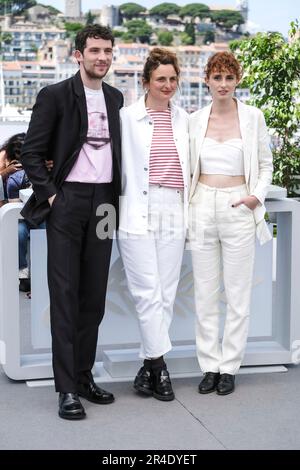 Josh O'Connor, Alice Rohrwacher und Carol Duarte beim Photocall zum Kinofilm 'La Chimera' auf dem Festival de Cannes 2023 / 76. Internationale Filmfestspiele von Cannes am Palais des Festivals. Cannes, 27.05.2023 Stockfoto