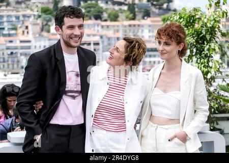 Josh O'Connor, Alice Rohrwacher und Carol Duarte beim Photocall zum Kinofilm 'La Chimera' auf dem Festival de Cannes 2023 / 76. Internationale Filmfestspiele von Cannes am Palais des Festivals. Cannes, 27.05.2023 Stockfoto