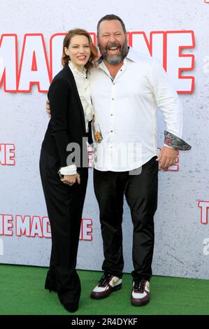 IVA Babic und Bert Kreischer bei der Premiere des Kinofilms 'The Machine' im Regency Village Theatre. Los Angeles, 25.05.2023 Stockfoto