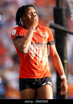 Gabriel Osho von Luton Town reagiert, nachdem sein Sides-Tor während des Sky Bet Championship Play-Off-Finales im Wembley Stadium, London, ausgeschlossen wurde. Foto: Samstag, 27. Mai 2023. Stockfoto