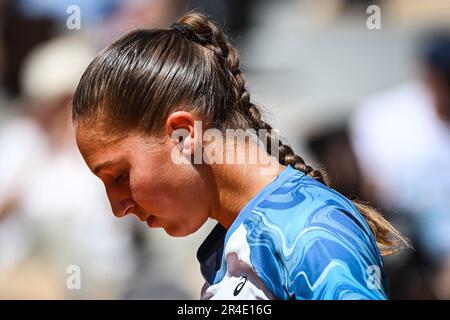 Paris, Frankreich, Frankreich. 27. Mai 2023. Diane PARRY von Frankreich während eines Ausstellungsspiels von Roland-Garros 2023, French Open 2023, Grand-Slam-Tennisturnier im Roland-Garros-Stadion am 27. Mai 2023 in Paris, Frankreich. (Kreditbild: © Matthieu Mirville/ZUMA Press Wire) NUR REDAKTIONELLE VERWENDUNG! Nicht für den kommerziellen GEBRAUCH! Stockfoto