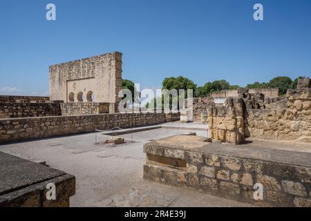 Servicebereich und Haus von Jafar (Casa de Yafar) Bögen in Medina Azahara (Madinat al-Zahra) - Cordoba, Andalusien, Spanien Stockfoto