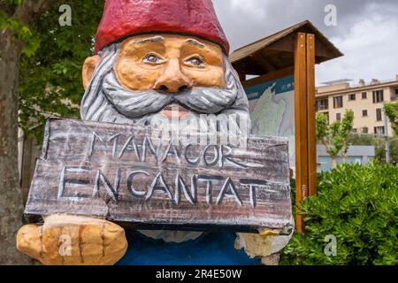 Manacor, Spanien; Mai 13 2023: Stadtfestival von Manacor Encantat mit großen Skulpturen in den Straßen von Charakteren aus Volksmärchen oder Rondalles. Manacor, Stockfoto