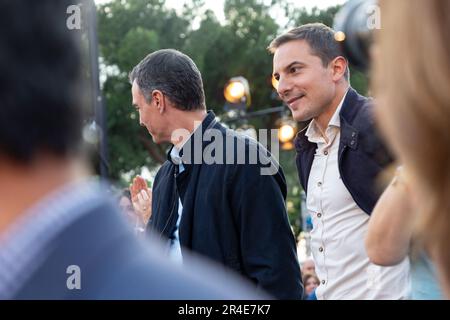 Pedro Sanchez. Juan Lobato. PSOE Kandidaten in einem Akt der Spanischen Sozialistischen Arbeitergruppe (PSOE). MADRID, SPANIEN - 25. MAI 2023. Stockfoto