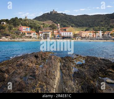 Ein malerischer Blick auf die Küstenstadt Collioure, Frankreich Stockfoto