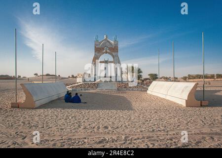 Flamme des Friedens , Denkmal zum Gedenken an das Ende der Tuareg-Rebellion im Jahr 1996, Timbuktu, Mali, westafrika Stockfoto