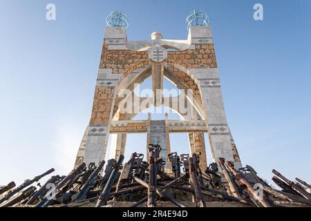 Flamme des Friedens , Denkmal zum Gedenken an das Ende der Tuareg-Rebellion im Jahr 1996, Timbuktu, Mali, westafrika Stockfoto