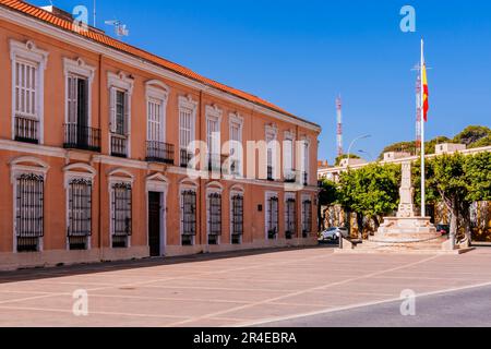 Das Denkmal für die Helden von Taxdirt ist ein Denkmal der spanischen Stadt Melilla. Es liegt an der Plaza de Pedro Segura in der Modernista Ensanche Stockfoto