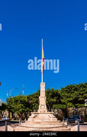 Das Denkmal für die Helden von Taxdirt ist ein Denkmal der spanischen Stadt Melilla. Es liegt an der Plaza de Pedro Segura in der Modernista Ensanche Stockfoto