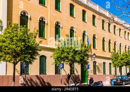 Federico García Lorca Cultural Center, teilt sich ein Gebäude mit der UNED. Das Old Colegio del Buen Consejo ist ein neogotisches Gebäude im historischen Stil Stockfoto