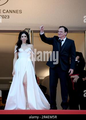 Cannes, Frankreich. 22. Mai 2023. 76. Cannes Filmfestival 2023, Abend 12 - Roter Teppich „Elemental“ und Abschlusszeremonie. Im Bild Quentin Tarantino, Daniella Pick, nehmen Sie Teil an Credit: Independent Photo Agency/Alamy Live News Stockfoto