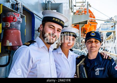 New York, New York, USA. 26. Mai 2023. Ein Teil der Besatzung des Meeresbeobachtungsschiffs HMS Scott ist Teil der Flotte von Schiffen, die NYC zur Flottenwoche NYC besuchen. The Scott ist für die Sammlung und Verarbeitung von Navigationsdaten des Meeresbodens verantwortlich, da es die Verteidigungsinteressen der Royal Navy of the UK unterstützt. (Kreditbild: © Milo Hess/ZUMA Press Wire) NUR REDAKTIONELLE VERWENDUNG! Nicht für den kommerziellen GEBRAUCH! Stockfoto