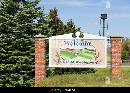 Garfield, WA, USA - 23. Mai 2023; Begrüßungsschild für Garfield Washington im landwirtschaftlichen Whitman County Stockfoto