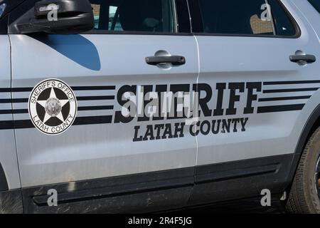 Moskau, Ausweis, USA - 23. Mai 2023; Name und Logo des Streifenwagens Latah County Sheriff in Moskau, Idaho Stockfoto