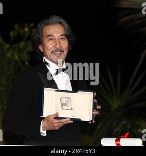 27. Mai 2023, Cannes, Cote d'Azur, Frankreich: Der japanische Schauspieler YAKUSHO KOJI gewinnt den Preis für die beste Aufführung eines Schauspielers und nimmt an der Fotokonferenz des jährlichen Filmfestivals 76. in Cannes im Palais des Festivals Teil. (Kreditbild: © Mickael Chavet/ZUMA Press Wire) NUR REDAKTIONELLE VERWENDUNG! Nicht für den kommerziellen GEBRAUCH! Stockfoto