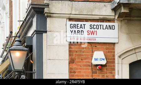 London, Großbritannien - 09. Mai 2023; Straßenschild in City of Westminster London für Great Scotland Yard Stockfoto