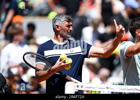 Paris, Frankreich. 27. Mai 2023. Novak Djokovics Trainer Goran Ivanisevic während des Grand-Slam-Tennisturniers der French Open am 27. Mai 2023 im Roland-Garros-Stadion in Paris, Frankreich. Kredit: Victor Joly/Alamy Live News Stockfoto