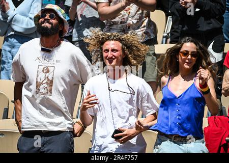 Ehemaliger französisch-amerikanischer Basketballspieler Joakim NOAH, französisches Modell Jenaye NOAH und Joalukas NOAH während des Konzerts ihres Vaters Sänger und ehemaliger französischer Tennisspieler Yannick NOAH bei Roland-Garros 2023, Grand-Slam-Tennisturnier, Vorschau am 27. Mai 2023 im Roland-Garros-Stadion in Paris, Frankreich - Foto: Matthieu-Garros/MirveDPPI/LiveMedia Stockfoto