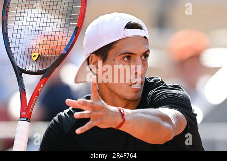 Paris, Frankreich. 27. Mai 2023. Sebastian Baez bei den French Open, Grand Slam Tennis Turnier am 27. Mai 2023 im Roland-Garros Stadion in Paris, Frankreich. Kredit: Victor Joly/Alamy Live News Stockfoto