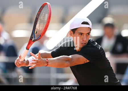 Paris, Frankreich. 27. Mai 2023. Sebastian Baez bei den French Open, Grand Slam Tennis Turnier am 27. Mai 2023 im Roland-Garros Stadion in Paris, Frankreich. Kredit: Victor Joly/Alamy Live News Stockfoto