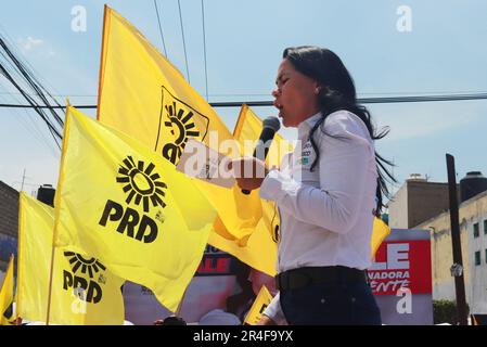 Nezahualcoyotl, Mexiko. 27. Mai 2023. 27. Mai 2023 in Ciudad Nezahualcóyotl, Mexiko: Alejandra Del Moral, Kandidat für das Amt des Gouverneurs des Staates Mexiko für die Allianz „VA por for State of Mexico“ (PRI, PAN, PRD) während der Kundgebung zum Abschluss der politischen Kampagne. Am 27. Mai 2023 in Nezahualcóyotl, Bundesstaat Mexiko, Mexiko. (Foto: Carlos Santiago/Kredit: Eyepix Group/Alamy Live News Stockfoto